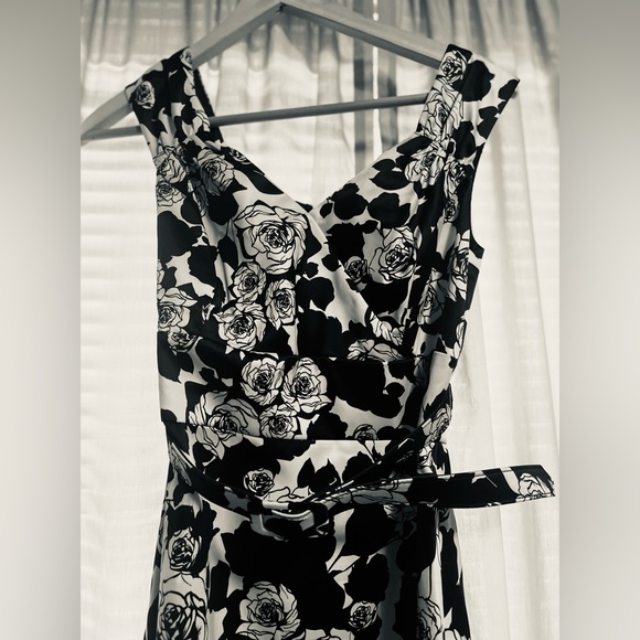 White House Black Market Dress - Picture 2 of 4